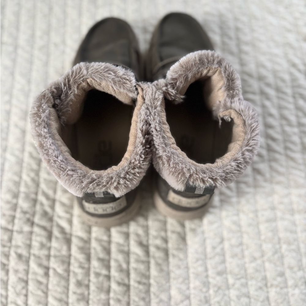 Women’s HeyDude Eloise, real Leather Gray Fur-Lined winter Boots - Picture 4 of 5